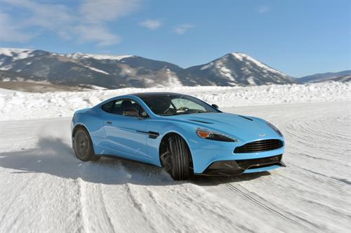 2017 Aston Martin Vanquish Coupe front