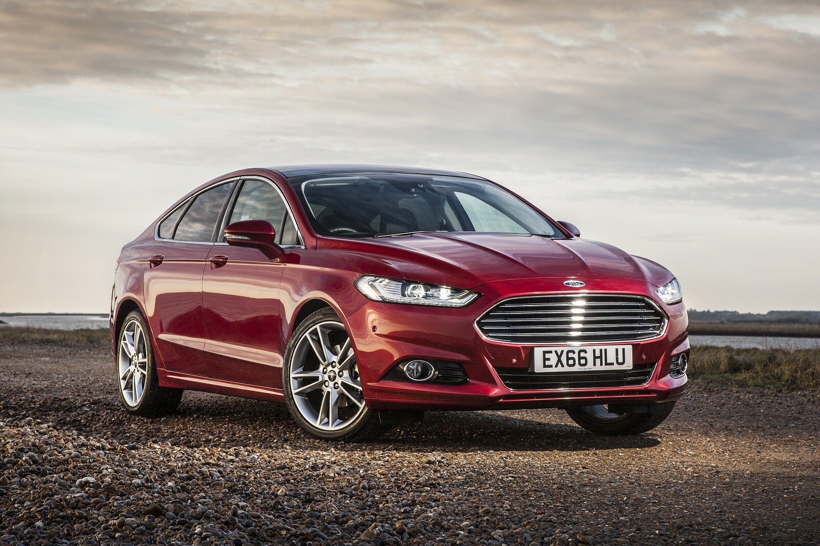 Ford Mondeo Saloon vs Volvo S60 vs Vauxhall Insignia Review ...