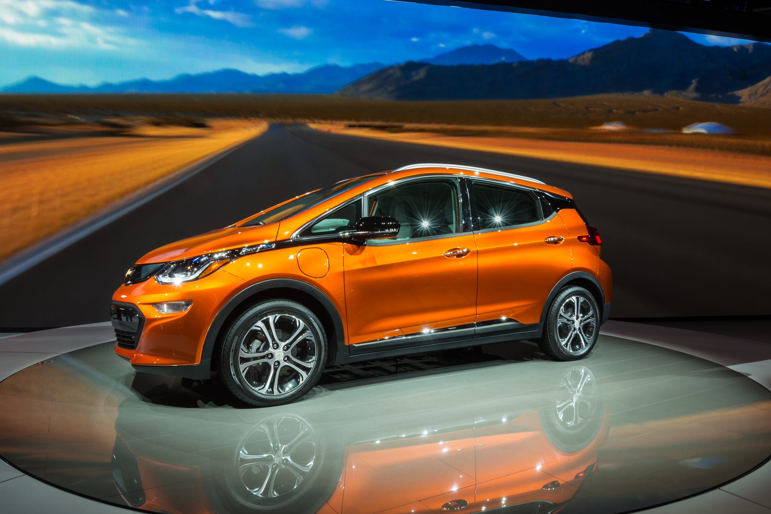 Which electric cars have the longest range OSV