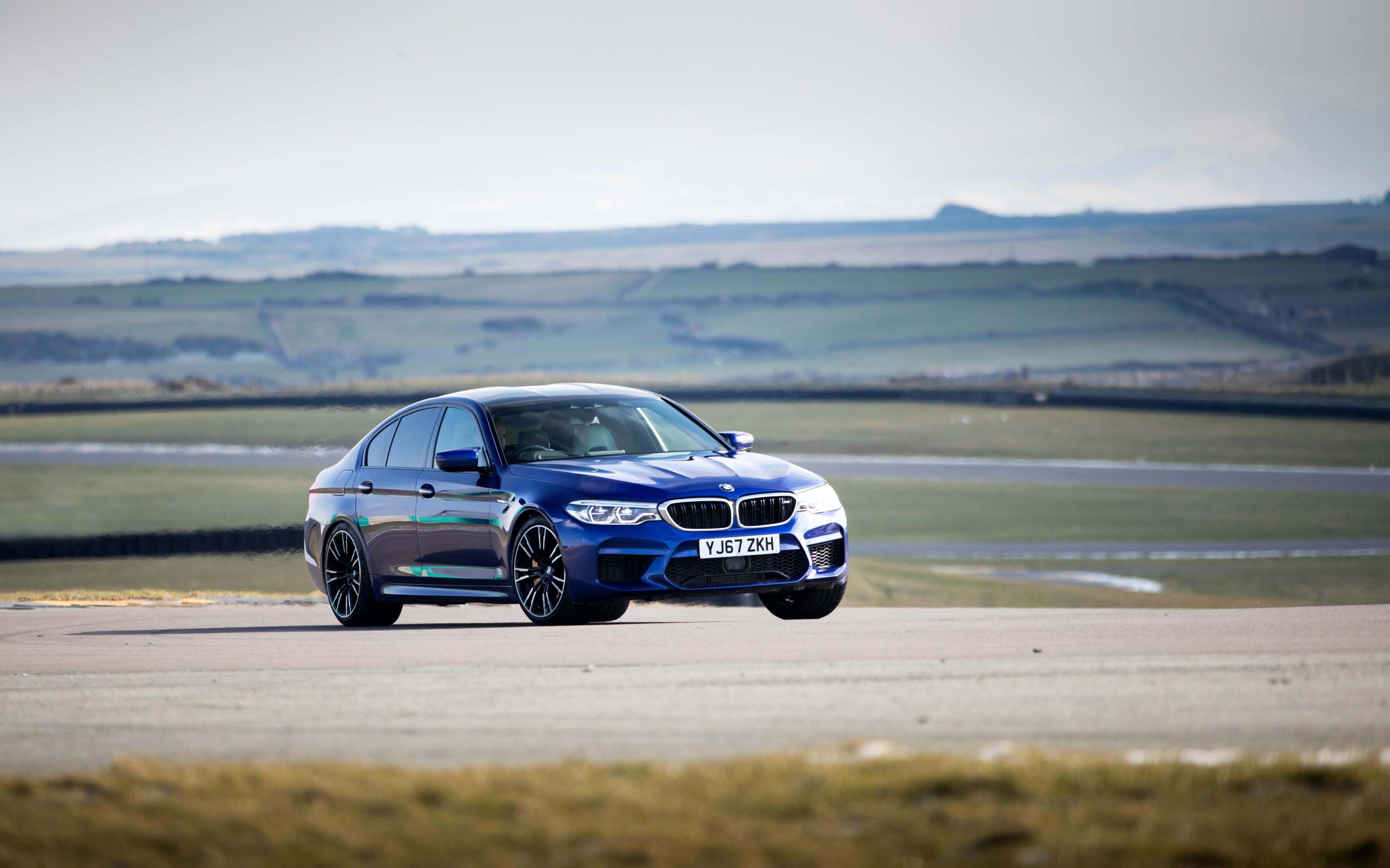 Почему bmw. BMW m5 Saloon. BMW m5 f90 кузов. BMW m5 f90 Side. BMW m5 f90 на Мостах.